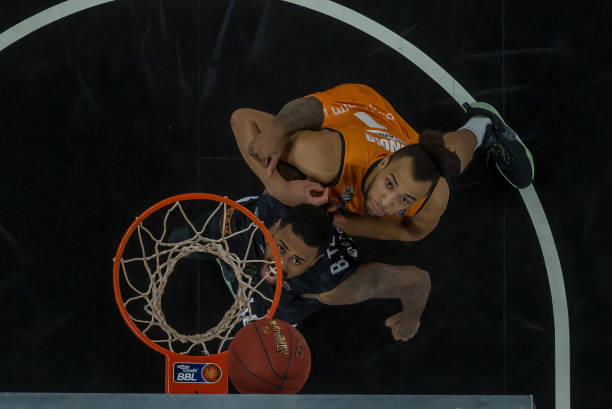 塞队的年轻 塞队的年轻